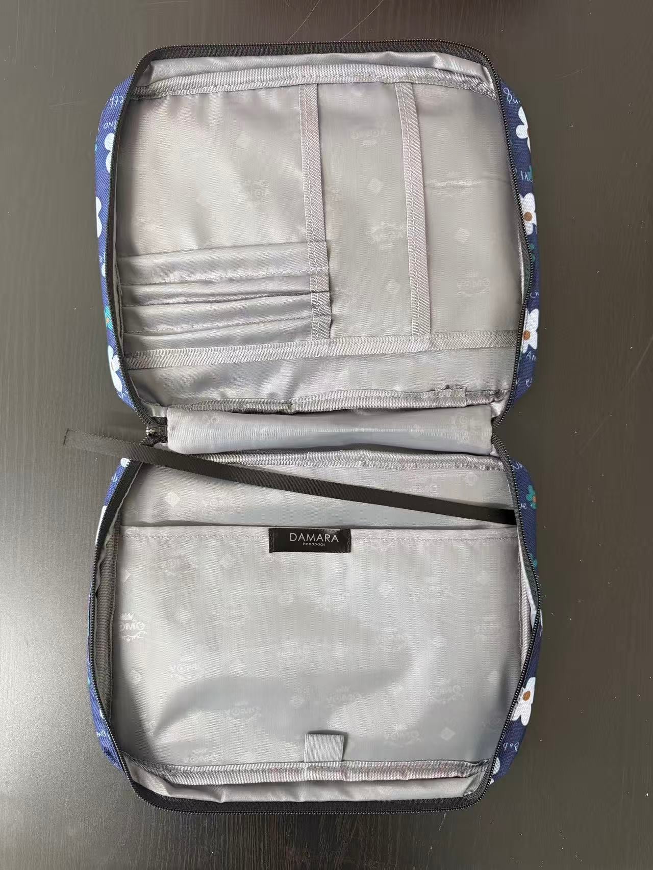 DAMARA Small Traveling Bags- Blue Daisy Pattern Traveling Wash Bag